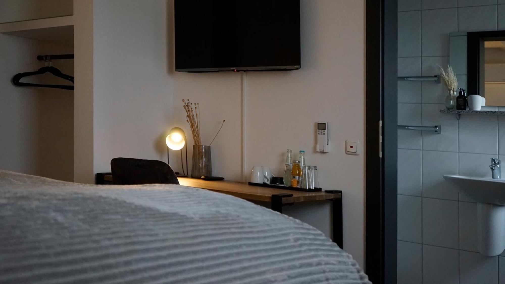 1 Bett Zimmer In Ehemaligen Hotel Siegen Buitenkant foto